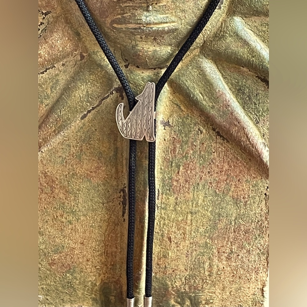 Signed JJ Textured Pewter VintageNative American Howling Coyote Bolo